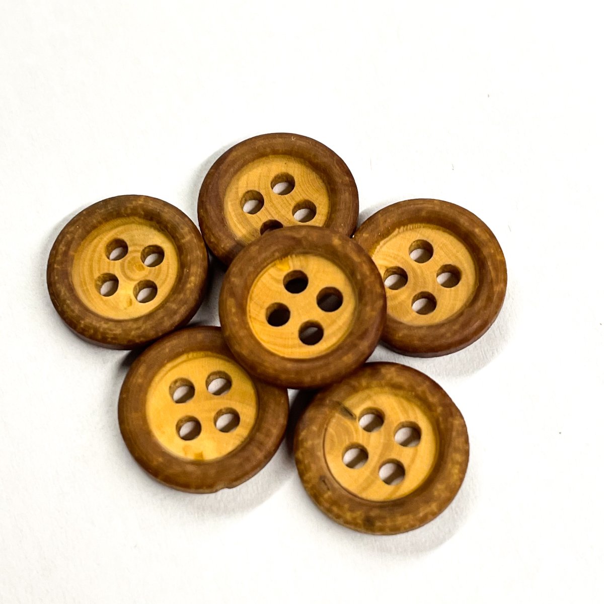 Fancy wood buttons (by one) - Wood/Biscuit - 12 mm – Ikatee sewing patterns